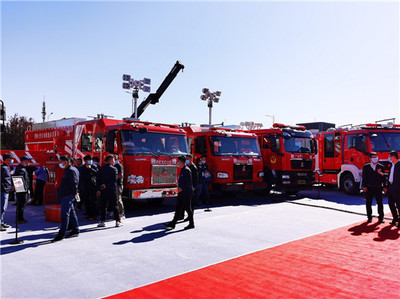占据消防展半壁江山,中国重汽用实力诠释高端重卡